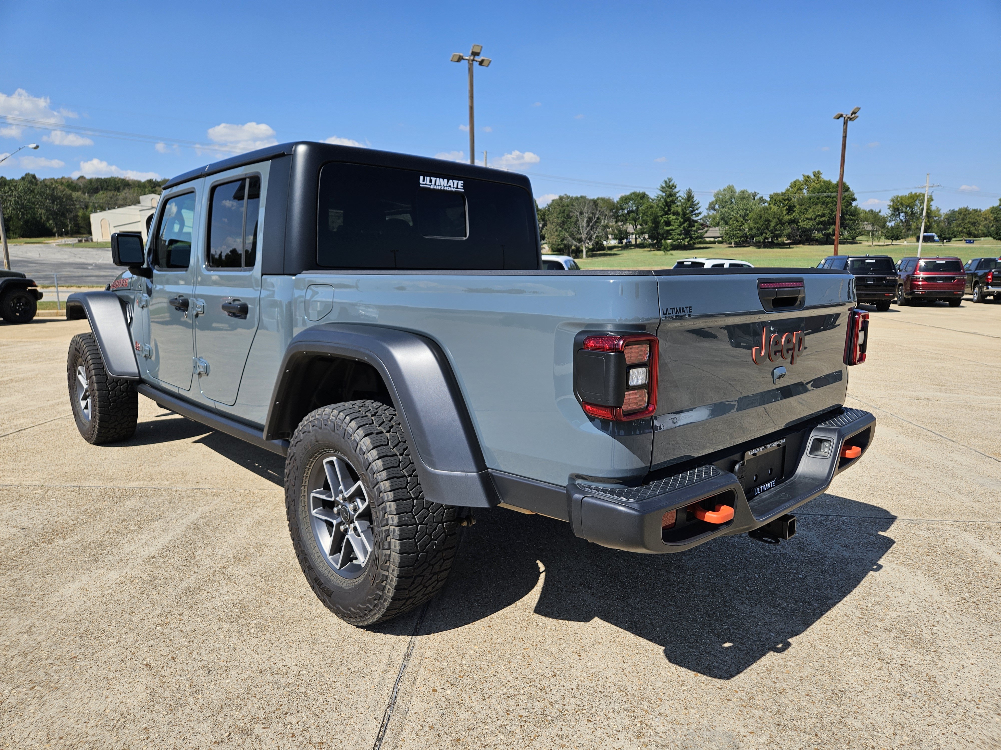Used 2026 Jeep Gladiator Mojave AWD/4WD image 4