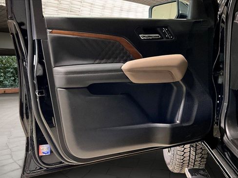 New 2026 GMC Canyon Denali w/ LPO, Denali Black Edition image 10