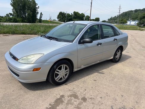 Used 2002 Ford Focus SE FWD image 1