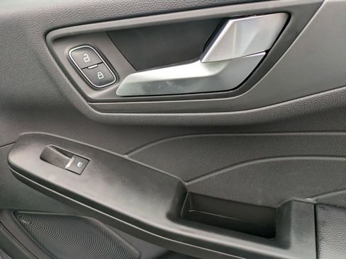 New 2024 Ford Escape SE image 48