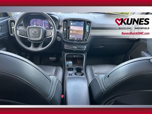 Used 2024 Volvo XC40 B5 Core image 34