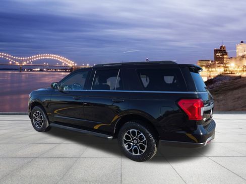 Used 2024 Ford Expedition XLT image 3