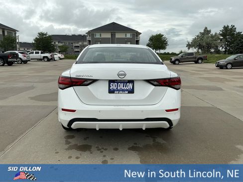 New 2025 Nissan Sentra SV w/ Trunk Package image 4