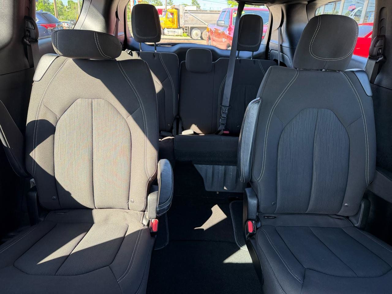 Used 2018 Chrysler Pacifica Touring Plus w/ S Appearance Package FWD image 15