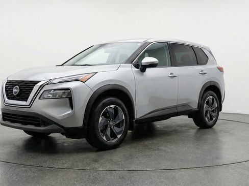 Used 2025 Nissan Rogue SV image 3