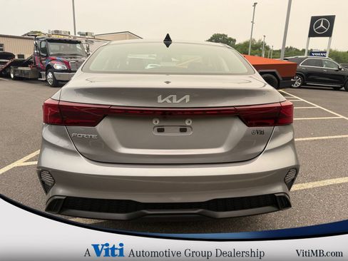 Used 2024 Kia Forte LXS w/ LXS Technology Package FWD image 7