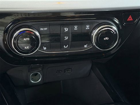 Certified 2025 Chevrolet Trax LT w/ LT Convenience Package image 20