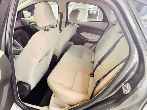 Used 2016 Ford Focus SE w/ SE Power Seat Package image 17