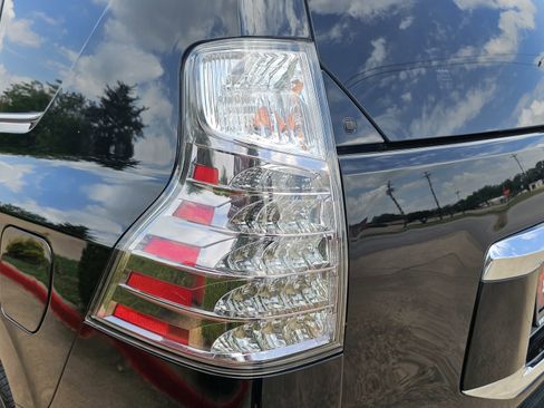 Used 2019 Lexus GX 460 w/ Navigation Package image 10