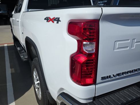 Used 2025 Chevrolet Silverado 2500 LT w/ Convenience Package image 3