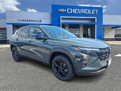New 2026 Chevrolet Trax LT w/ Driver Confidence Package FWD image 2