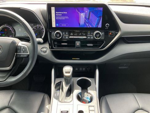 Used 2023 Toyota Highlander XLE image 17