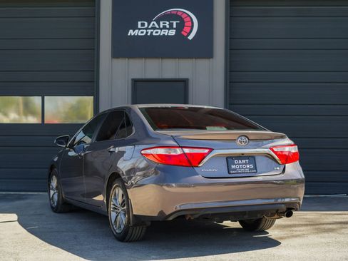 Used 2017 Toyota Camry SE image 5