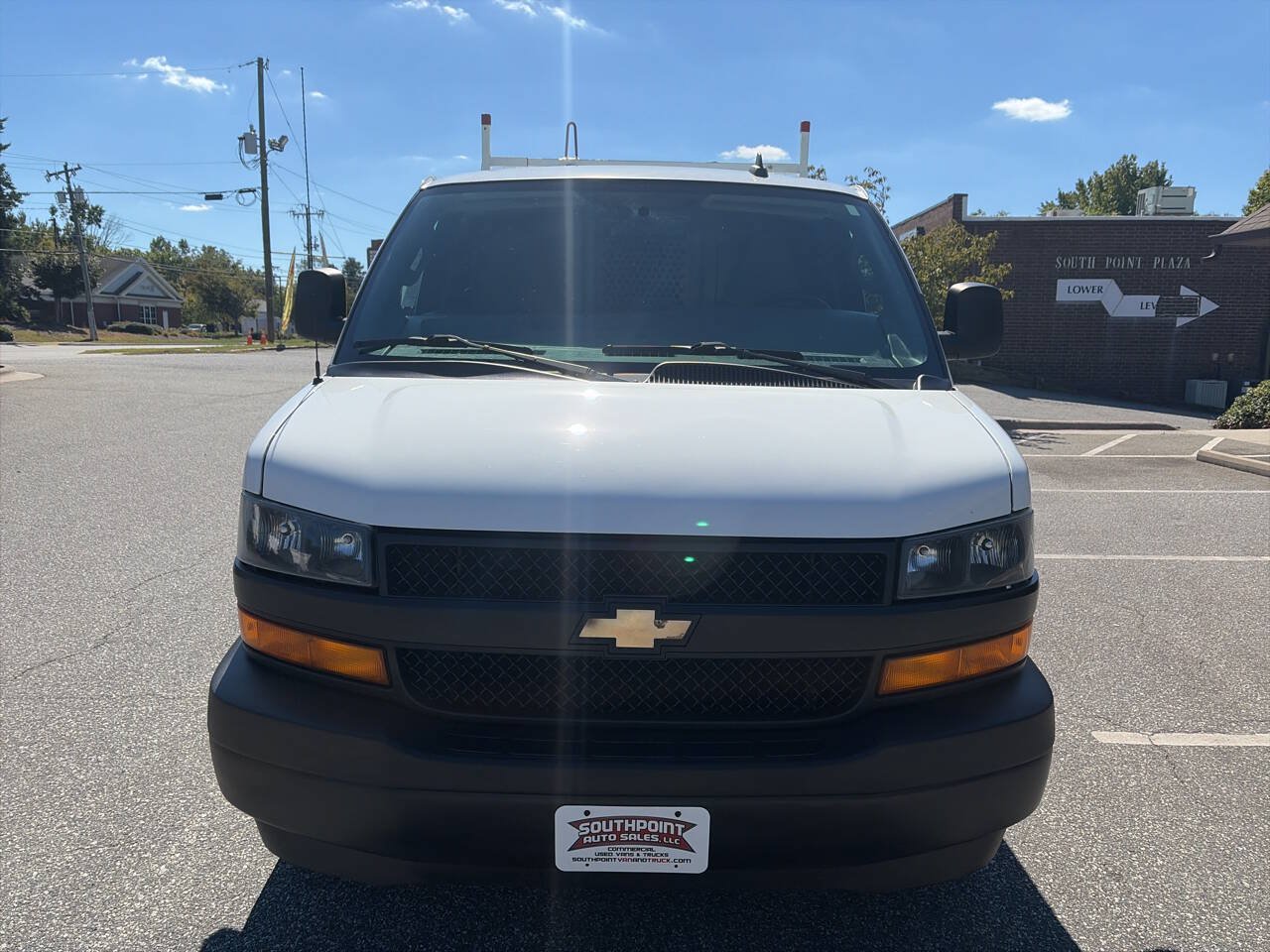 Used 2022 Chevrolet Express 2500 w/ Driver Convenience Package RWD image 4