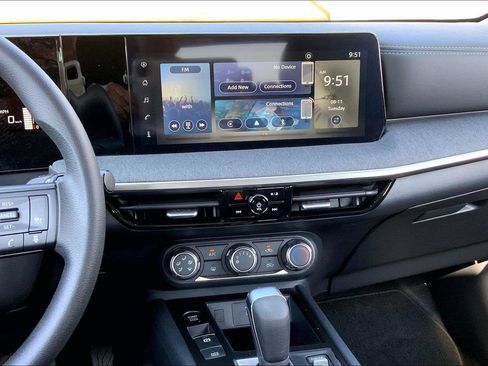 Used 2025 Nissan Kicks SV FWD image 6