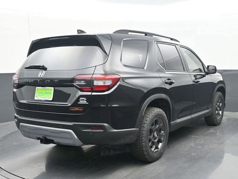 Used 2025 Honda Pilot TrailSport image 7