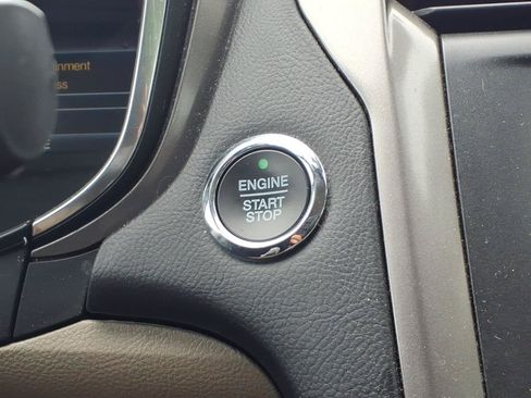 Used 2020 Ford Fusion SE FWD image 18