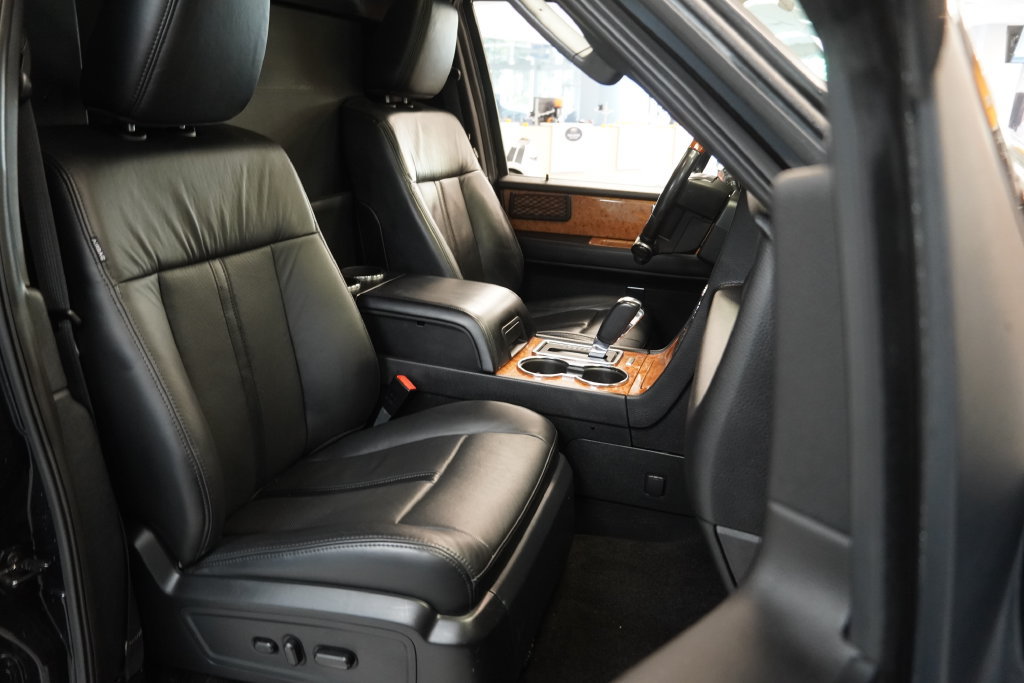 Used 2015 Lincoln Navigator L 4WD image 34