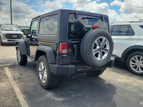 Used 2017 Jeep Wrangler Sport AWD/4WD image 4