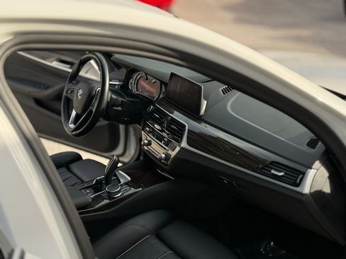 Used 2019 BMW 530e image 39