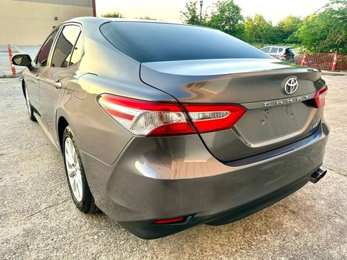 Used 2018 Toyota Camry LE FWD image 4