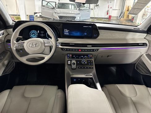 Used 2024 Hyundai Palisade Calligraphy AWD/4WD image 11