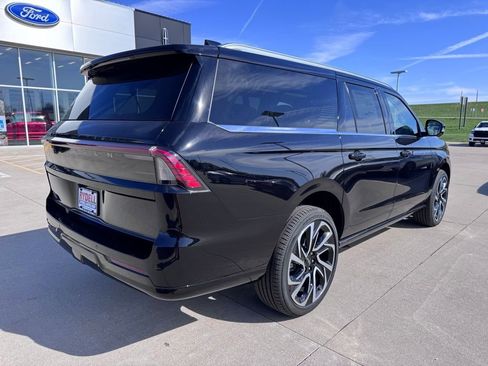New 2026 Lincoln Navigator L Reserve AWD/4WD image 13