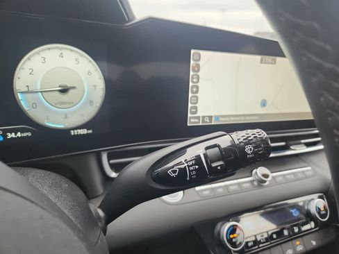 Used 2024 Hyundai Elantra SEL w/ Convenience Package image 31