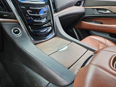 Used 2018 Cadillac Escalade Premium Luxury w/ LPO, Radiant Package AWD/4WD image 23