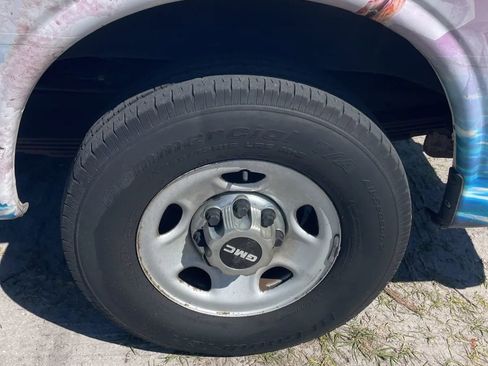 Used 2010 GMC Savana 3500 LT w/ LT Preferred Equipment Group RWD image 17