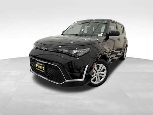 Used 2023 Kia Soul LX image 1