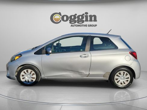 Used 2017 Toyota Yaris L image 3