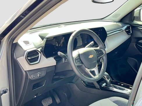 Used 2024 Chevrolet TrailBlazer LT w/ Convenience Package image 9