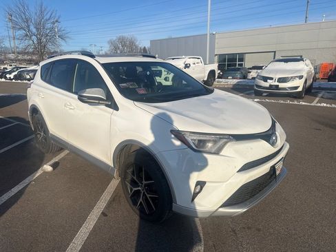 Used 2016 Toyota RAV4 SE image 27