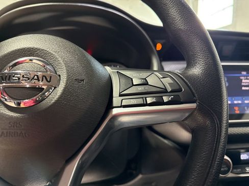 Used 2019 Nissan Kicks SV image 11