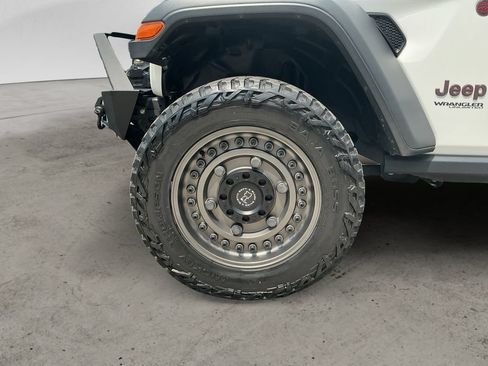 Used 2021 Jeep Wrangler Unlimited Rubicon AWD/4WD image 9