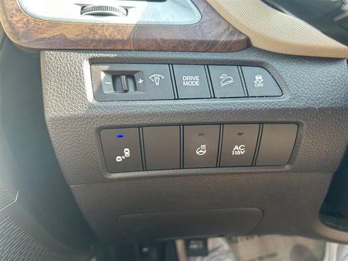 Used 2017 Hyundai Santa Fe Limited FWD image 21