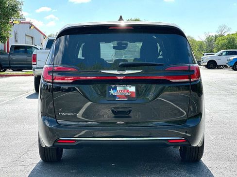 New 2026 Chrysler Pacifica Select FWD image 14