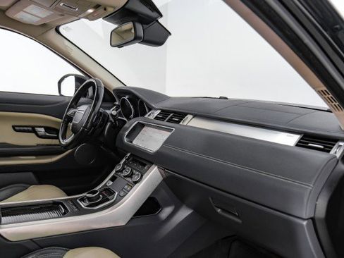 Used 2017 Land Rover Range Rover Evoque SE Premium image 10