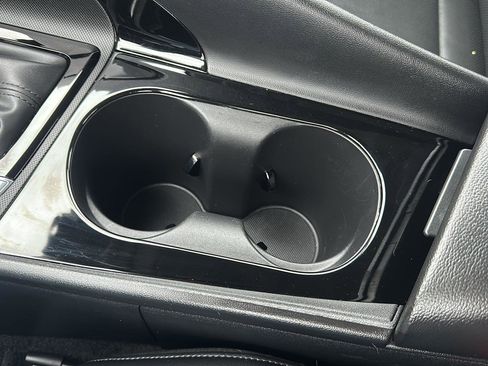 Used 2025 Hyundai Elantra Limited FWD image 22