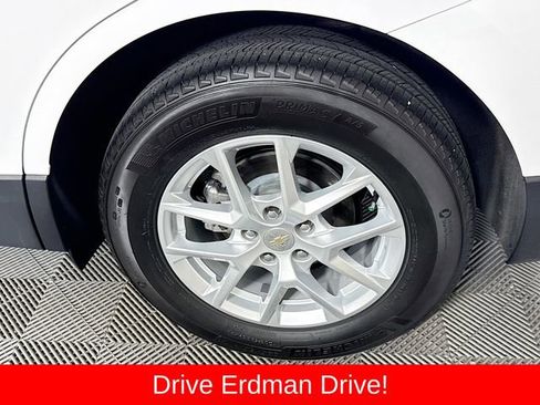 Used 2024 Chevrolet Equinox LS w/ LS Convenience Package image 4