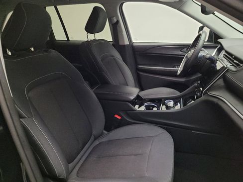 Used 2023 Jeep Grand Cherokee Laredo RWD image 21
