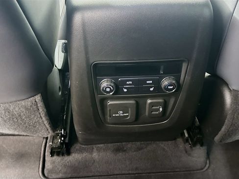 Used 2019 Buick Enclave Premium w/ Experience Buick Package FWD image 25