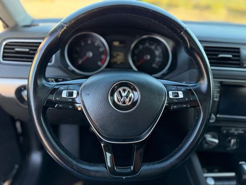 Used 2016 Volkswagen Jetta SE image 16