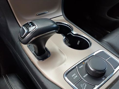 Used 2015 Jeep Grand Cherokee Limited AWD/4WD image 16