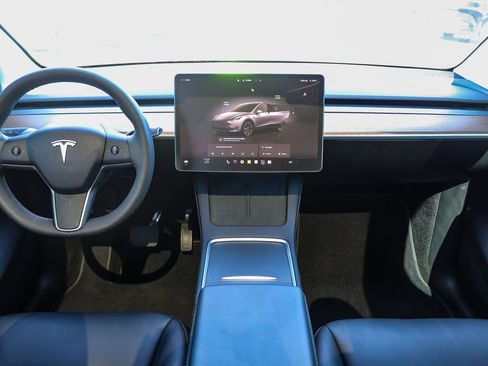 Used 2025 Tesla Model Y Long Range AWD/4WD image 12