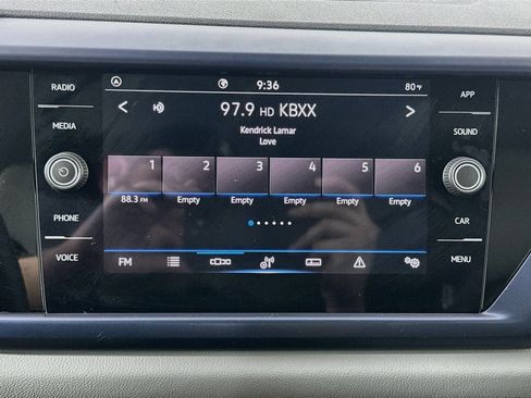 Used 2023 Volkswagen Taos SE w/ Panoramic Sunroof Package FWD image 19