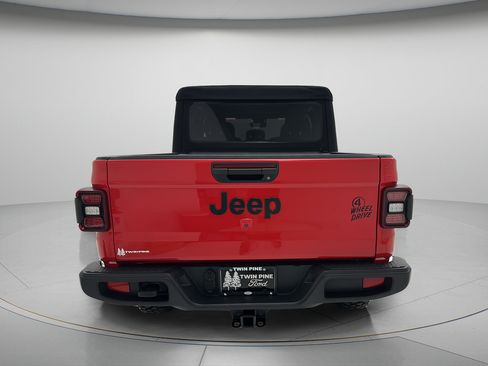 Used 2024 Jeep Gladiator Sport AWD/4WD image 6