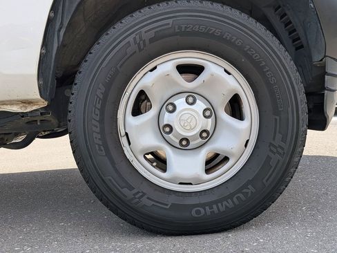 Used 2019 Toyota Tacoma SR image 28