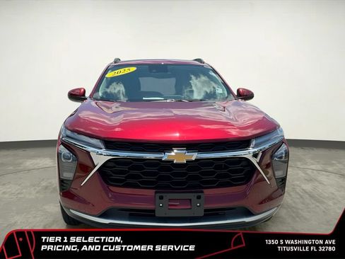 Used 2025 Chevrolet Trax LT w/ LT Convenience Package FWD image 16